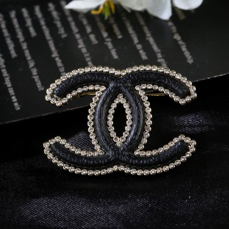 Chanel Brooch 03yxs247